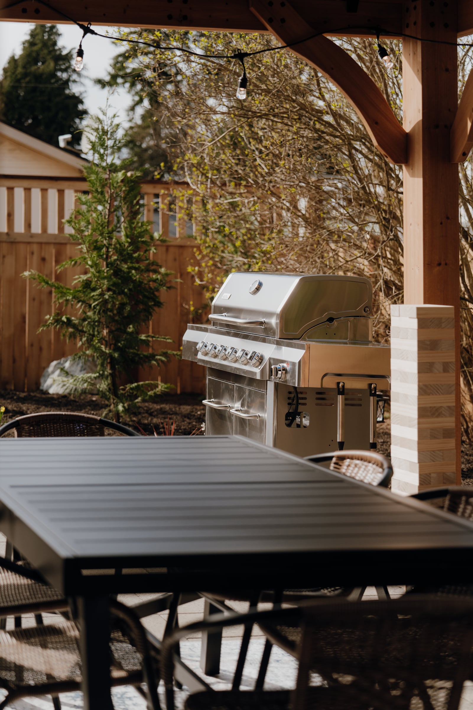 Dining area to backyard